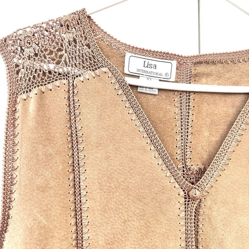 VTG Lisa International Patchwork Suede Crochet Vest Button Fringe Boho Festival - Picture 3 of 8